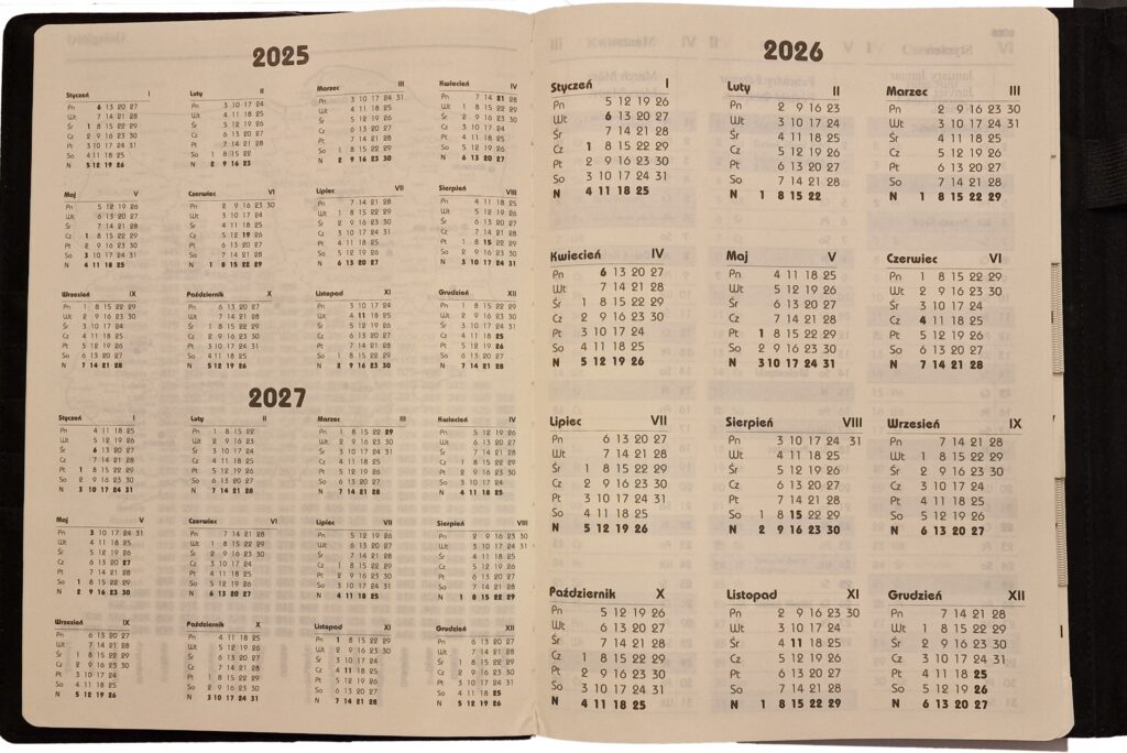 Kalendarz dzienny A-4, kolekcja 33B niebieski, wymienny wkład dzienny 2027 KD-33B-16/NIE/Z Drops Office Collection
